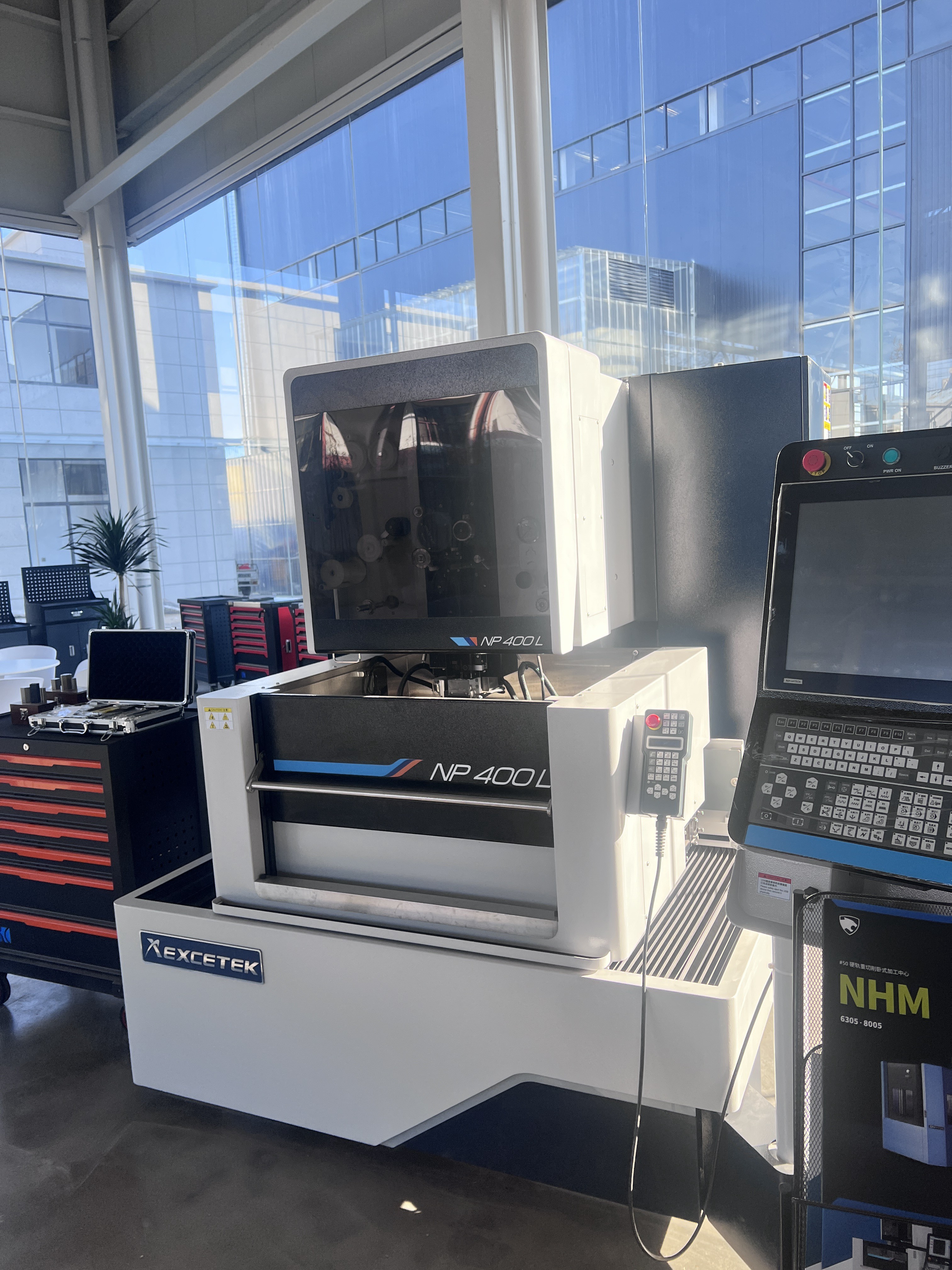 EXCETEK NP400L Проволочно-вырезной электроэрозионный станок: Высокая точность + 33% экономии энергии, переосмысливая медленную проволочную электроэрозию