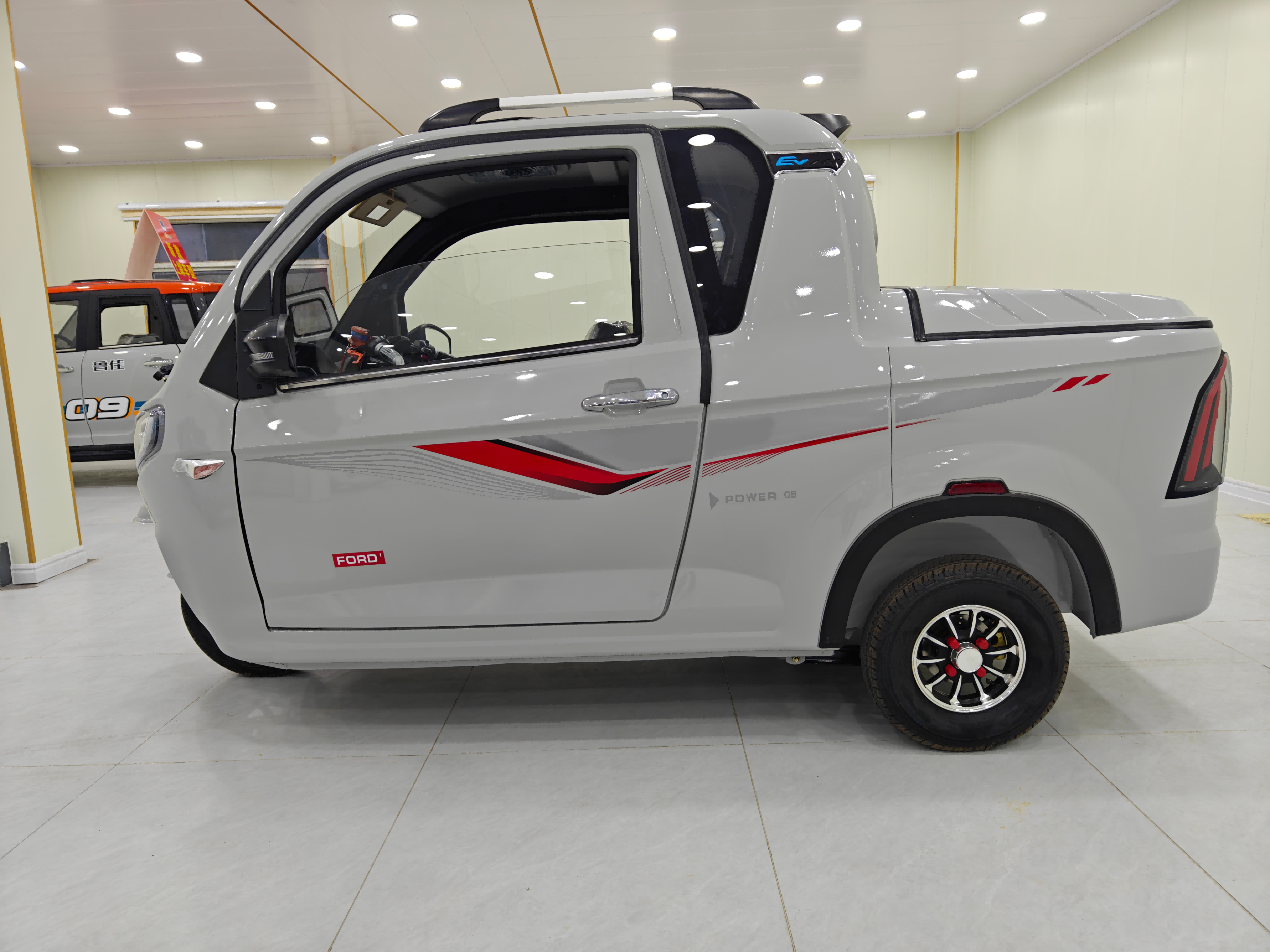 Factory Supplies Open Electric Pickup Trucks with 3-Passenger Capacity and 300-400kg Payload for Passenger Cargo Transportation