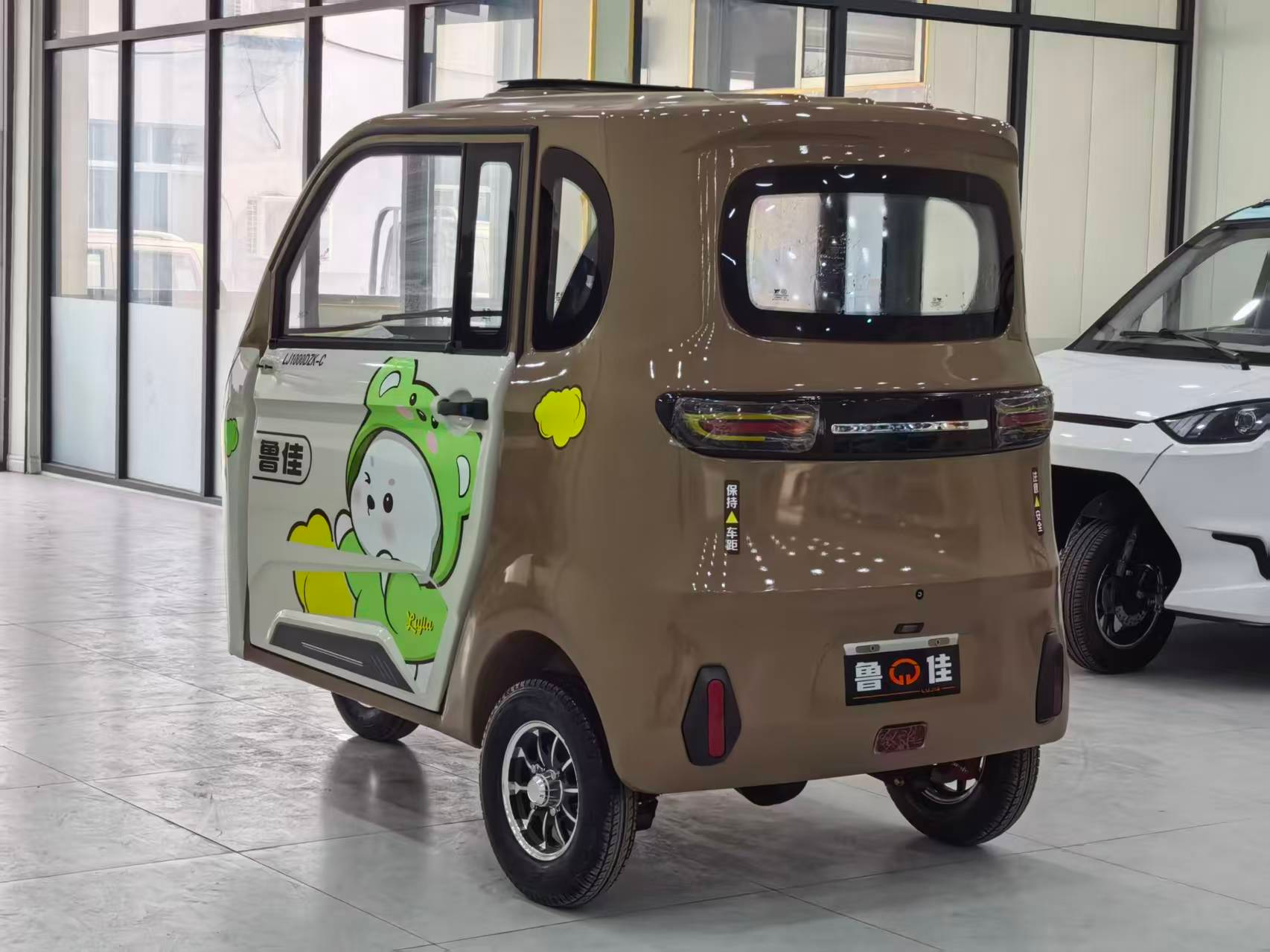 New 4 Wheel 4 Door Cheap China Mini Electric Car Adult Vehicle