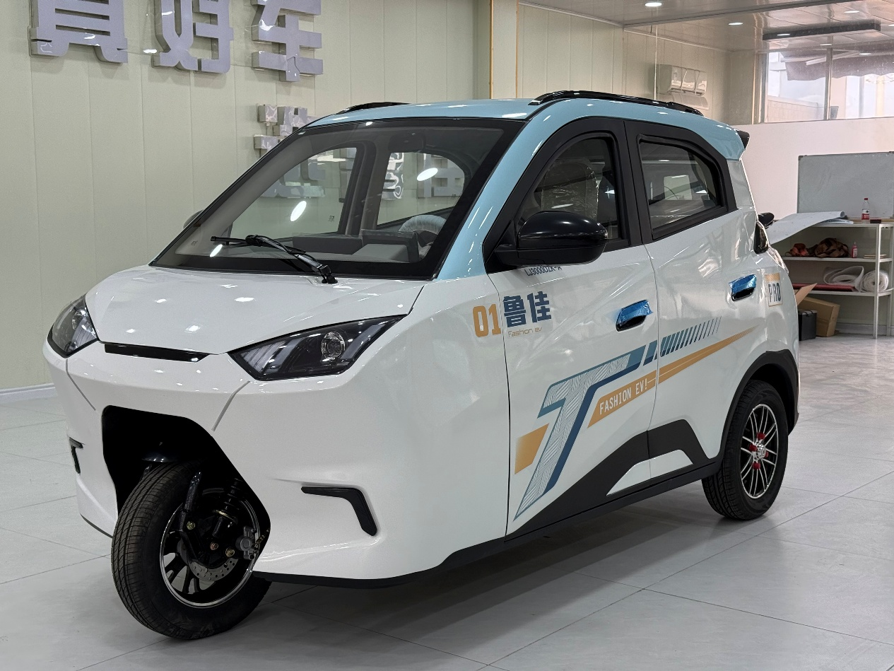 Comfortable Texture Low Speed Chinese Electric Car with Home Charging Easy to Drive New Energy Vehicle