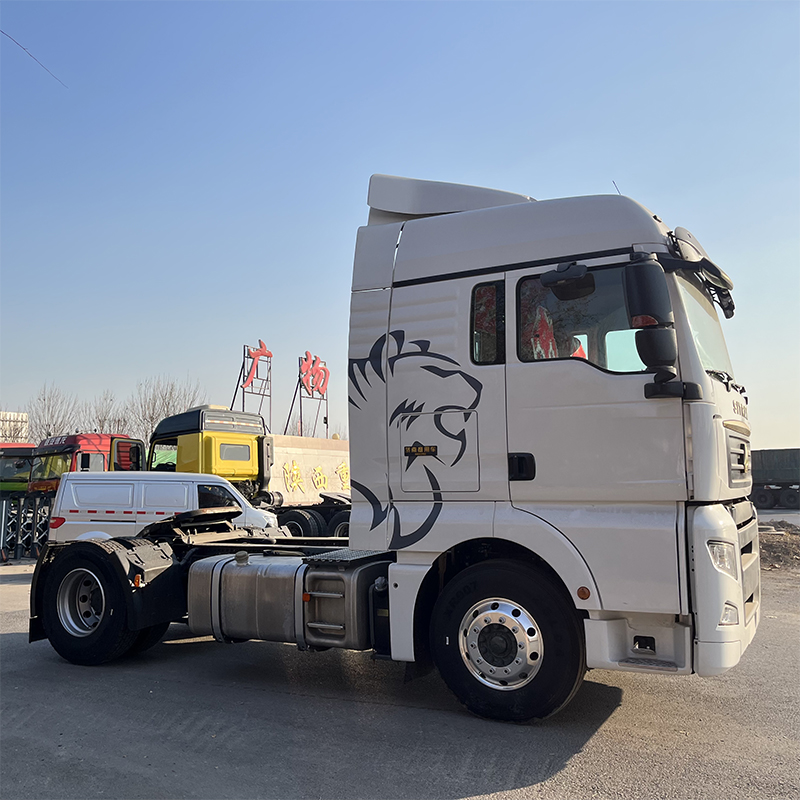 Caminhão trator Sitrak