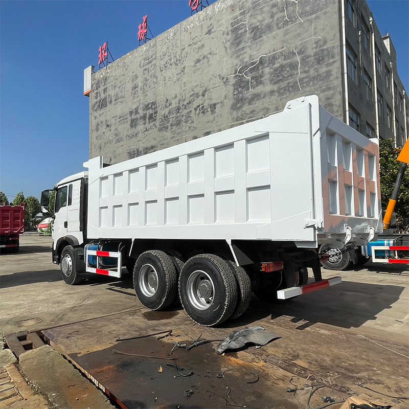 Caminhão basculante HOWO 6x4