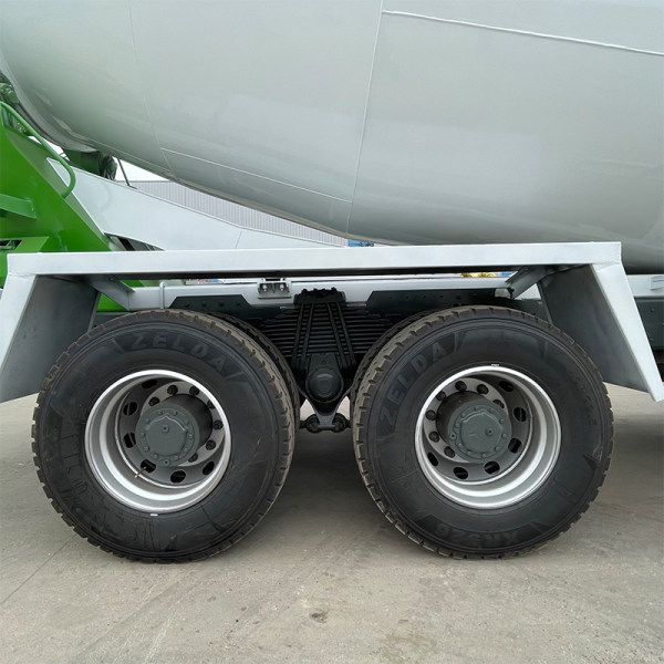 Misturador de concreto HOWO 8x4 detalhes 9