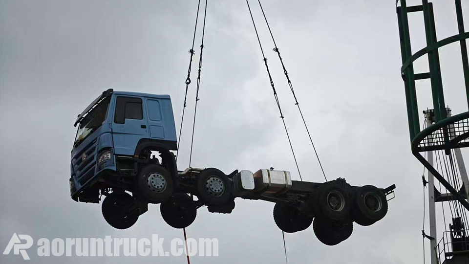 Chassi Howo 8x4 enviado para Burkina Faso, Aorun alimenta revolução no transporte de madeira