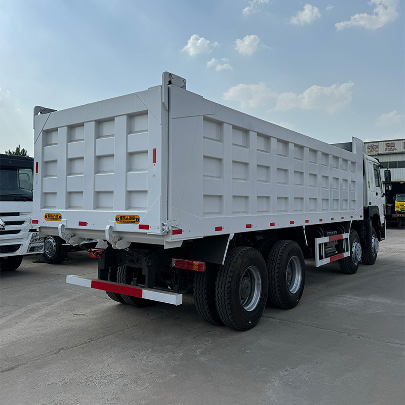 Caminhão Basculante HOWO 8x4