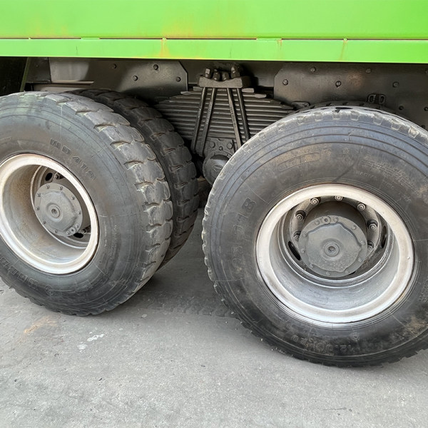 Detalhes da descarga verde Volvo 9