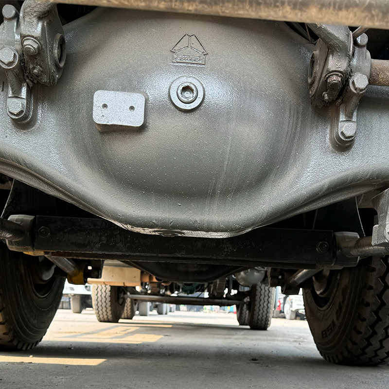 豪瀚绿白8x4详情4 豪瀚绿白8x4详情4