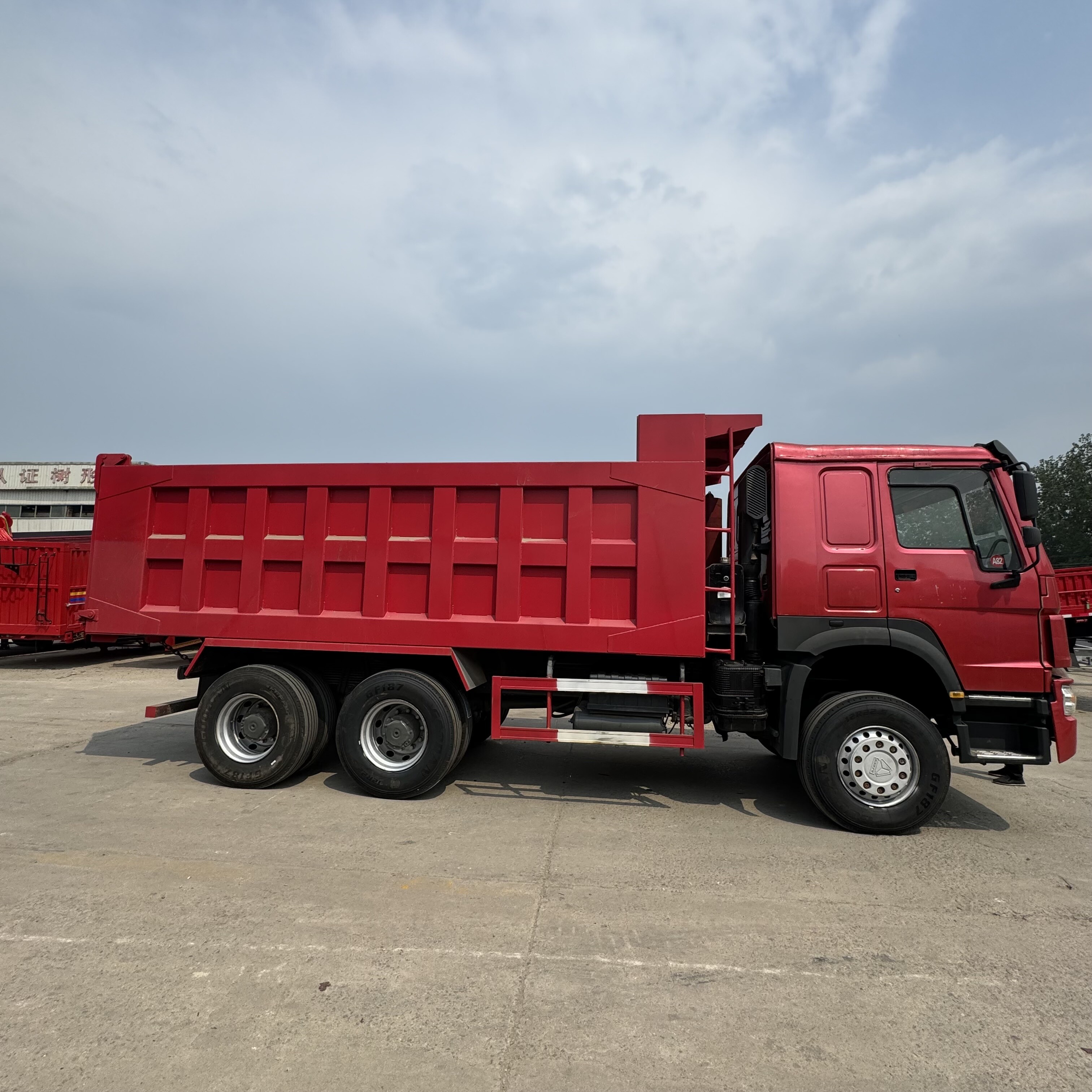 Caminhão basculante SINOTRUK HOWO 6x4 | Basculante de 336 HP-371 HP para construção e mineração