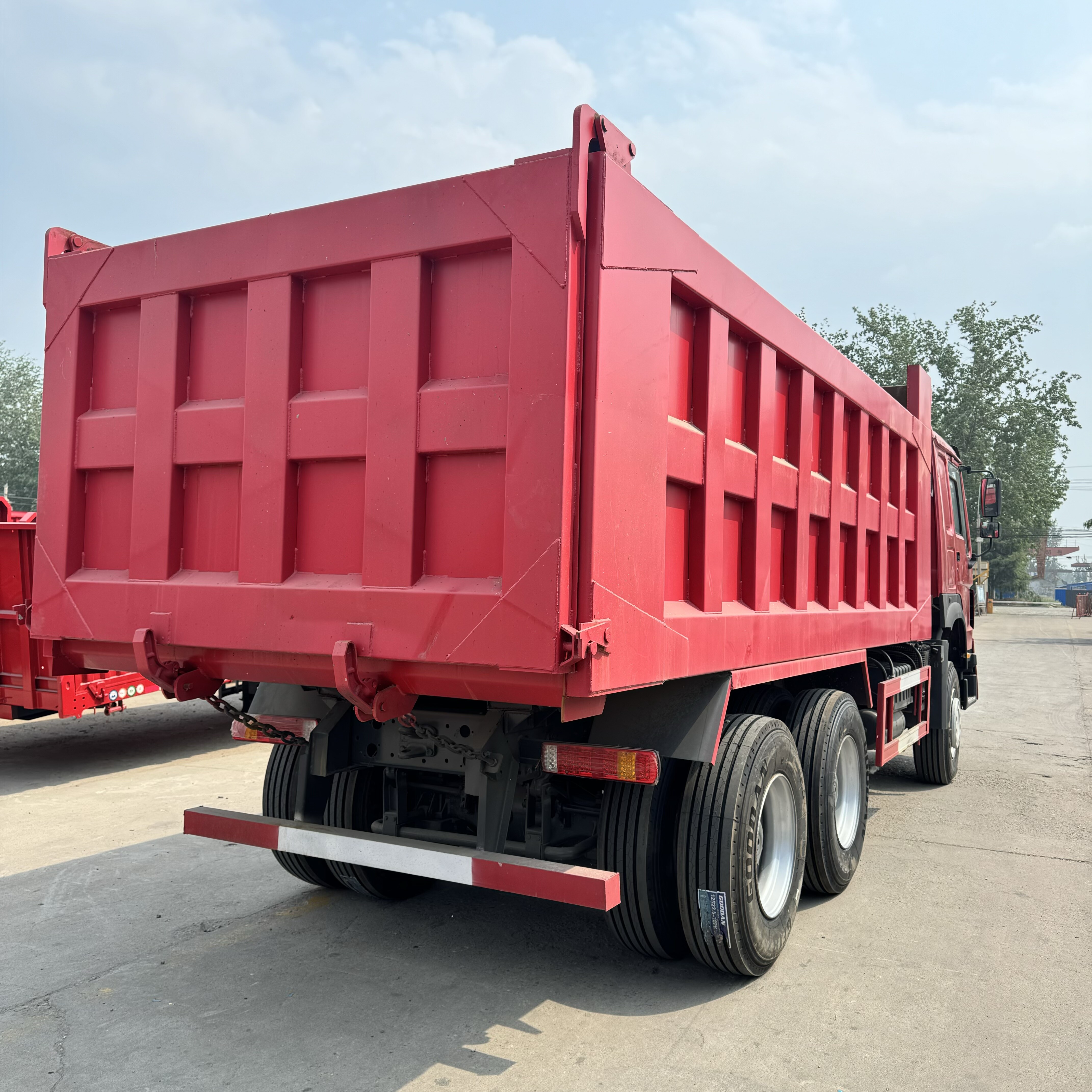 Caminhão basculante SINOTRUK HOWO 6x4 | Basculante de 336 HP-371 HP para construção e mineração