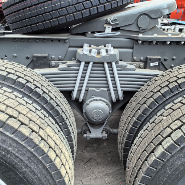 Detalhes do trator branco Sinotruk Howo 6x4 4