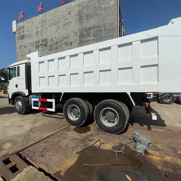 HWOO TX 6x4 basculante branco detalhes 6
