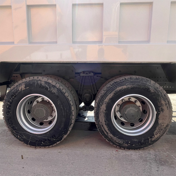 HWOO TX 6x4 basculante branco detalhes 11