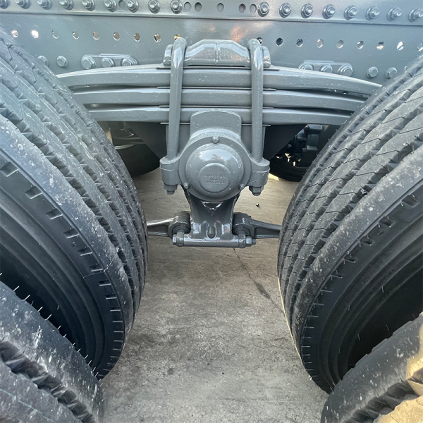 Detalhes da Tração Branca Howo T7H 7