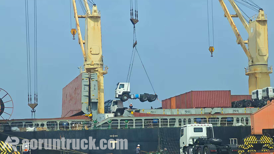 Caminhões trator Howo 6x4 carregados e enviados para Cotonou, Benim Caminhões trator Howo 6x4 carregados e enviados para Cotonou, Benim