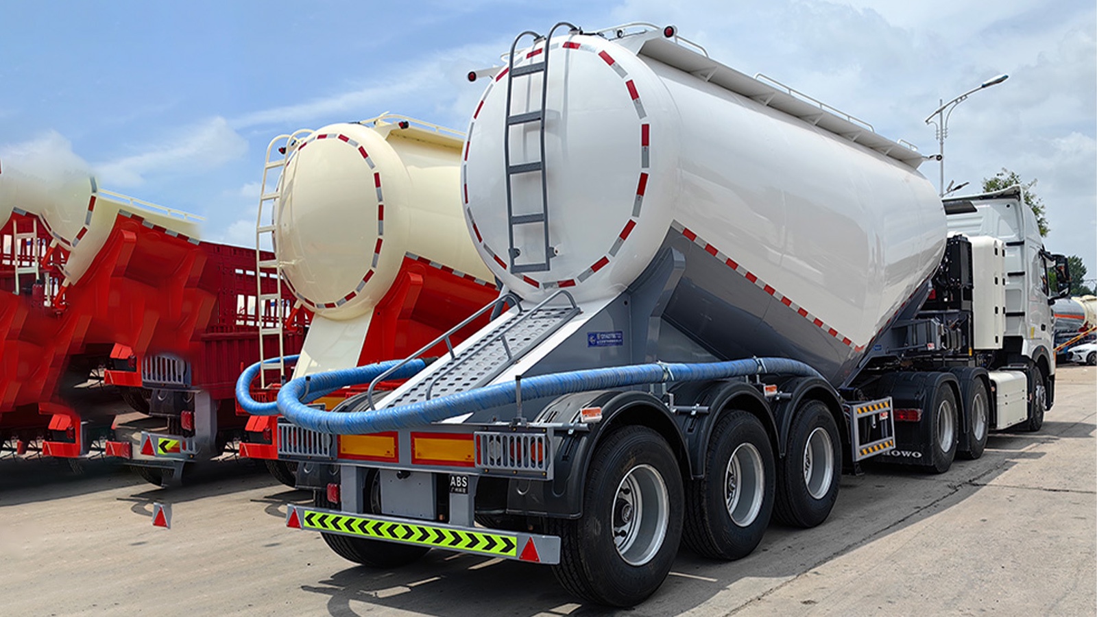 Semi-reboque para transporte de tubos de betão