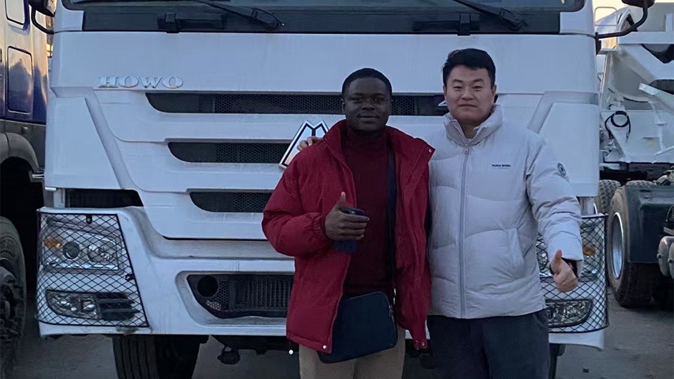 Cliente nigeriano encomenda unidade tratora Howo