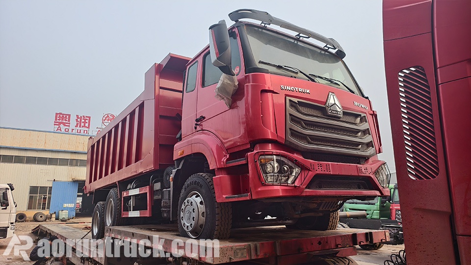 Os caminhões basculantes Haohan 6x4 foram carregados com sucesso e estão a caminho das frentes de desenvolvimento de infraestrutura no Níger.