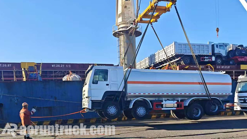 Dois caminhões-tanque pesados HOWO 6x4 foram enviados com sucesso para a Guiana.