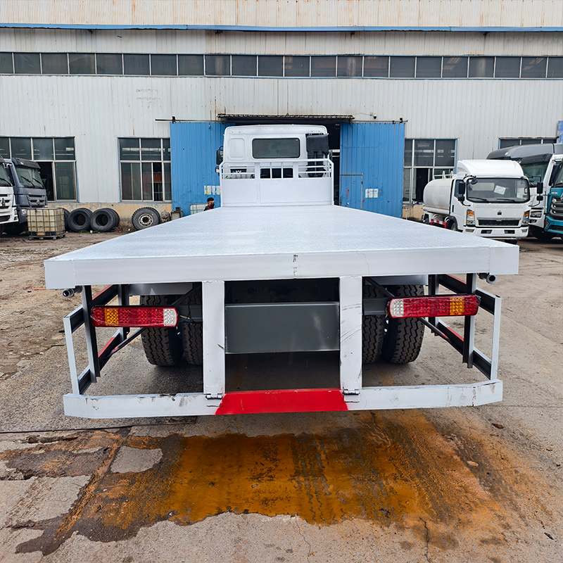 Caminhão HOWO 8x4 com Plataforma