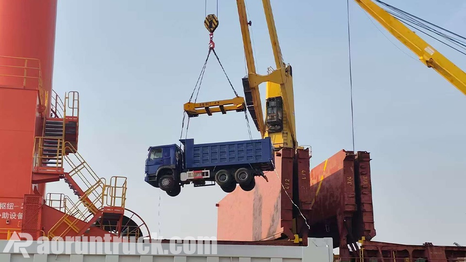 Caminhões Basculantes Sinotruck Howo 6x4 371 HP Enviados para Maurício