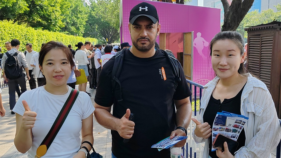 Clientes Georgianos Visitam o Centro de Guangzhou da Aorun e se Concentram em Semi-Reboques Plataforma de 3 Eixos Clientes Georgianos Visitam o Centro de Guangzhou da Aorun e se Concentram em Semi-Reboques Plataforma de 3 Eixos