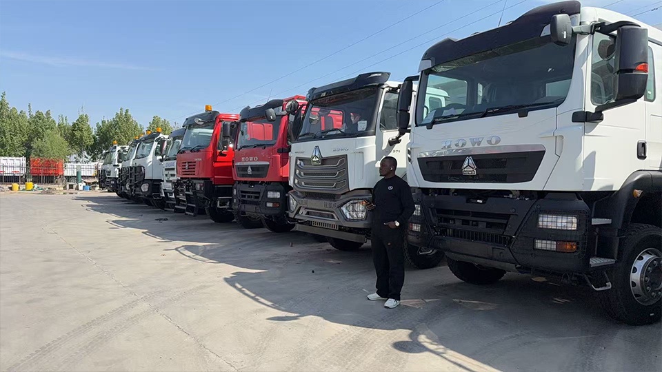 Cliente guineense visita a fábrica da Aorun em Jinan | Encomenda caminhão basculante Hohan 6x4 Cliente guineense visita a fábrica da Aorun em Jinan | Encomenda caminhão basculante Hohan 6x4
