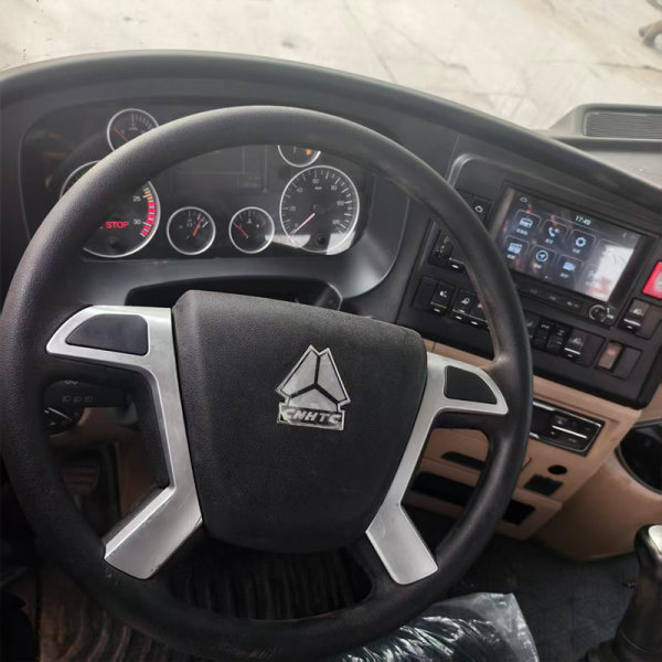 Caminhão pesado TX cinza detalhes 1
