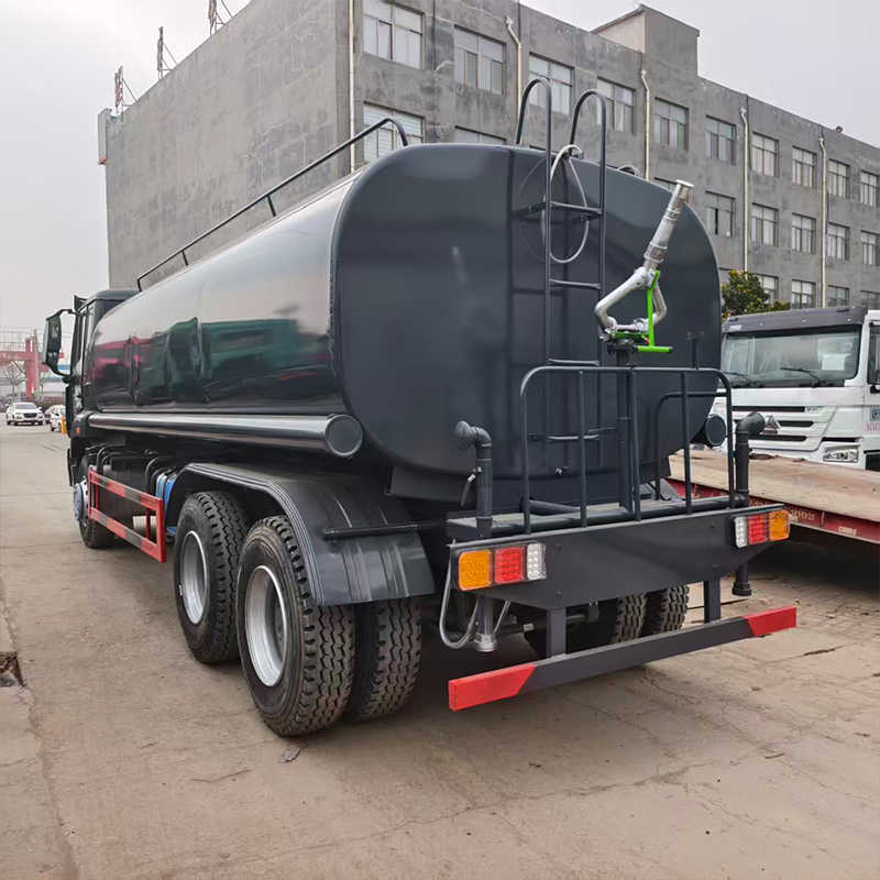 Caminhão-pipa Howo NX 6x4