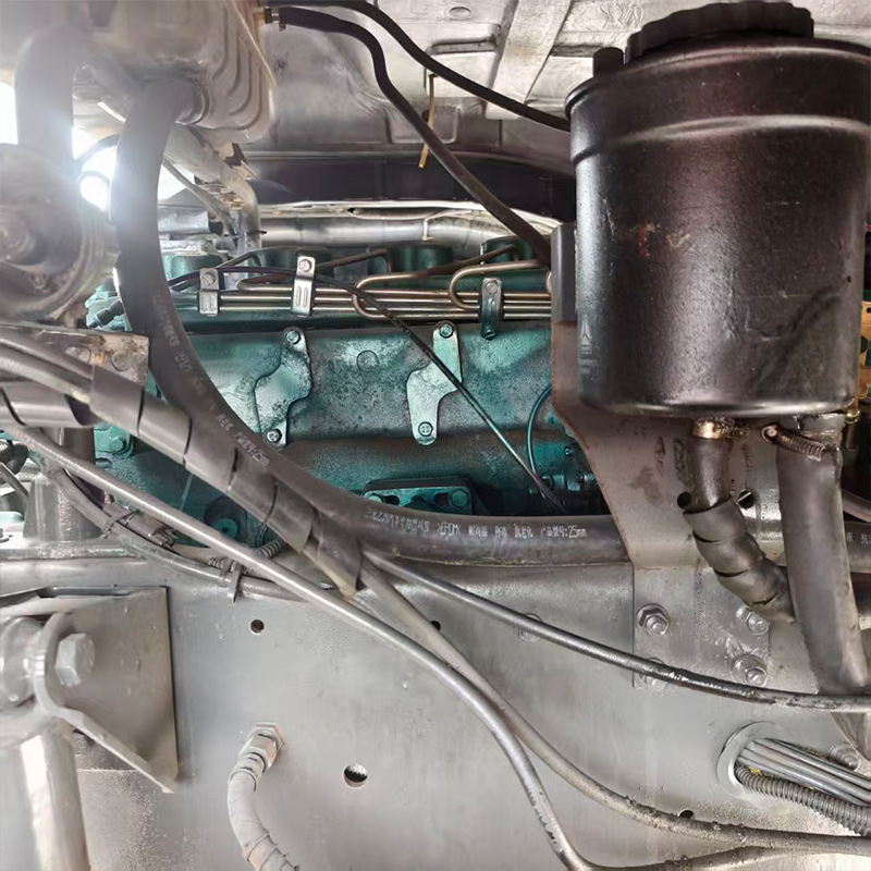 Caminhão-pipa Howo NX 6x4