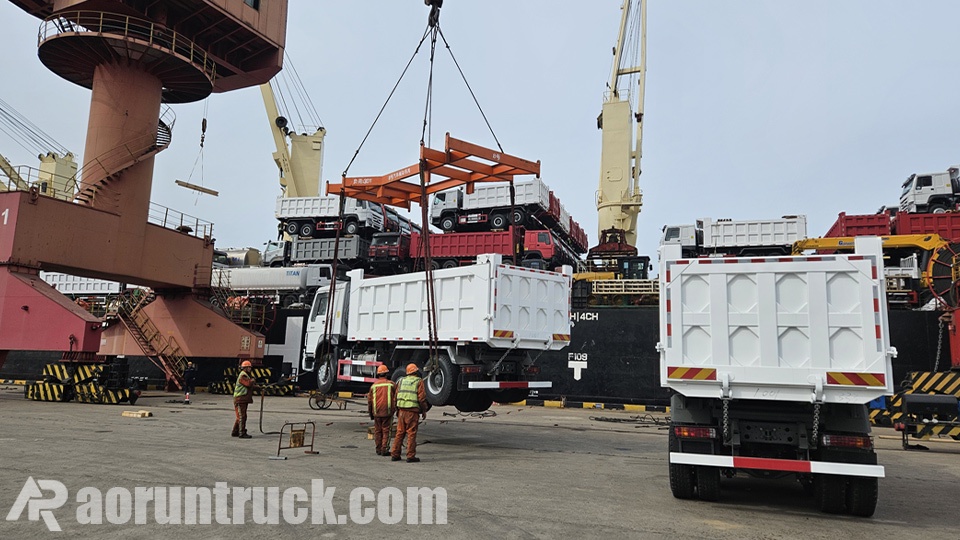 Caminhão Basculante HOWO 6x4 Enviado para o Porto de Lomé, Togo Caminhão Basculante HOWO 6x4 Enviado para o Porto de Lomé, Togo