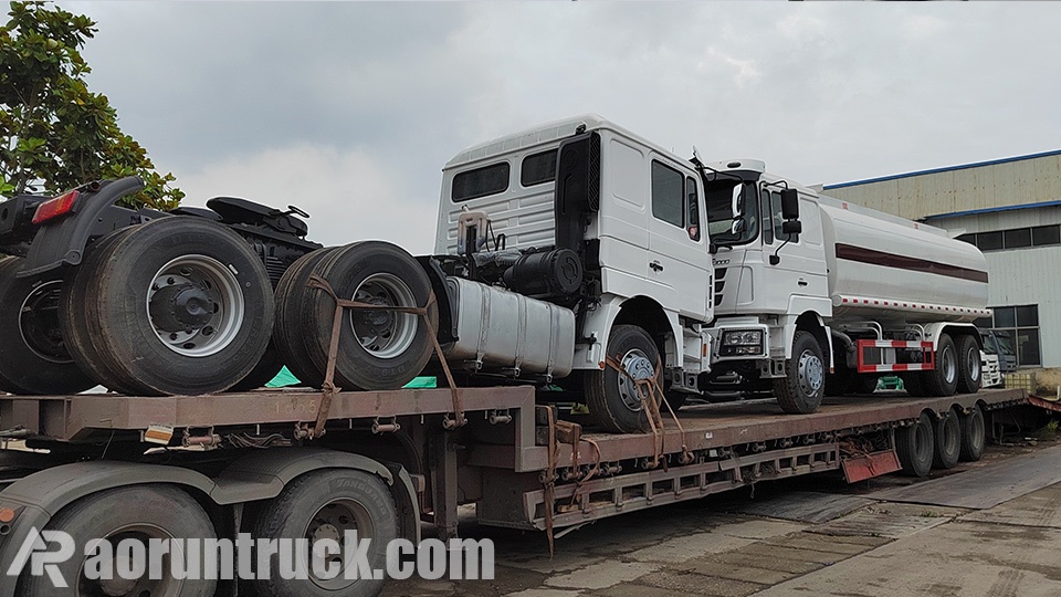 Um comboio de caminhões-tanque Shacman 6x4 e unidades tratoras F3000 parte para a Somália