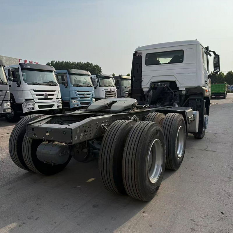 Caminhão trator Howo NX 6x4 recondicionado