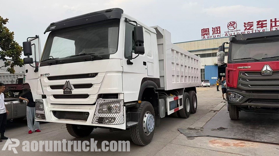Caminhões basculantes HOWO 6x4 recondicionados da Somália