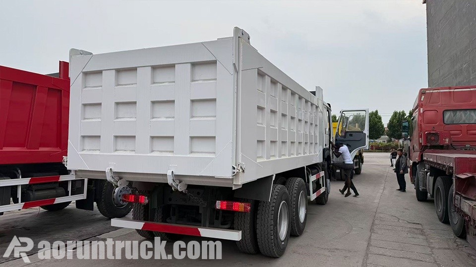 Caminhões basculantes HOWO 6x4 recondicionados da Somália