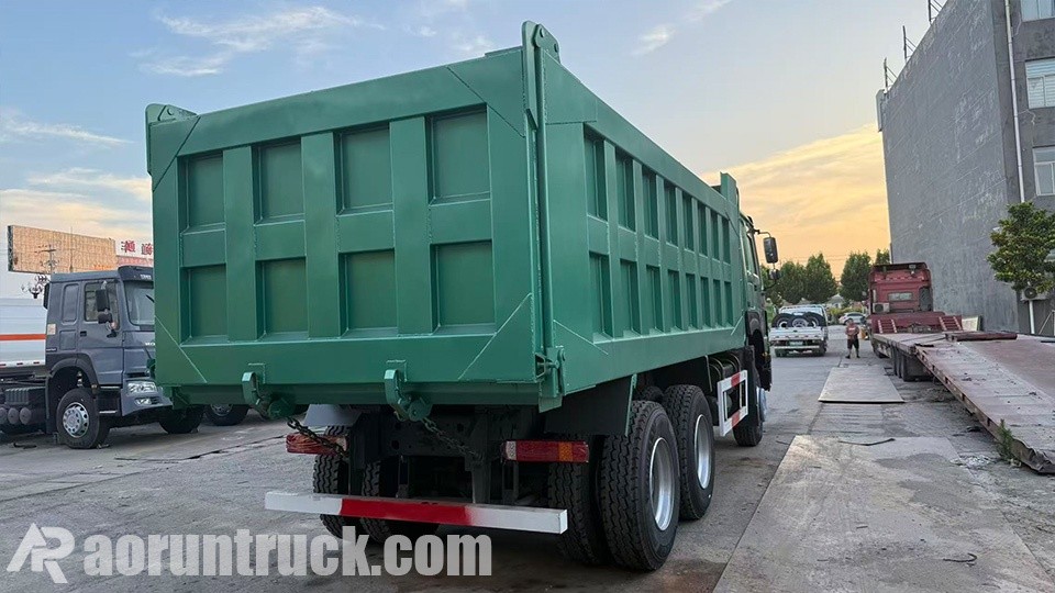 Caminhões basculantes HOWO 6x4 usados no Gana