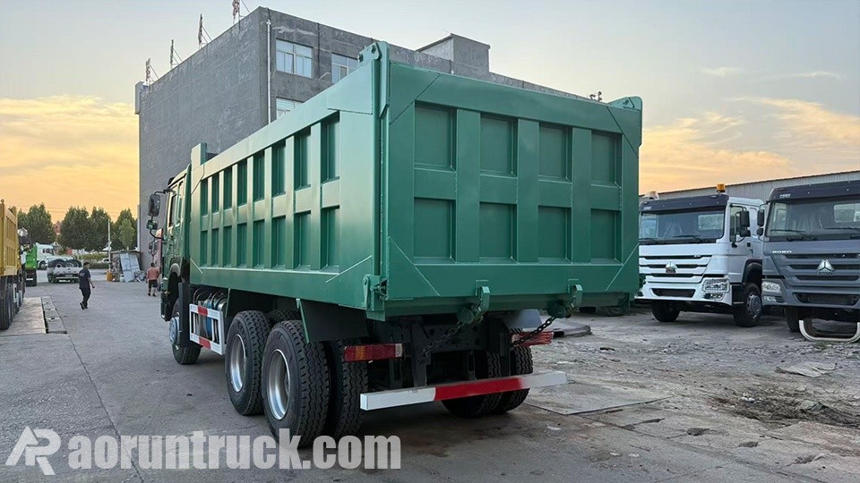 Caminhões basculantes HOWO 6x4 usados no Gana