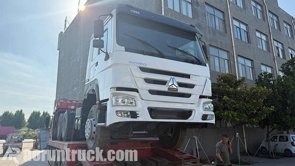 Caminhões tratores HOWO 6x4 exportados para a Guiné