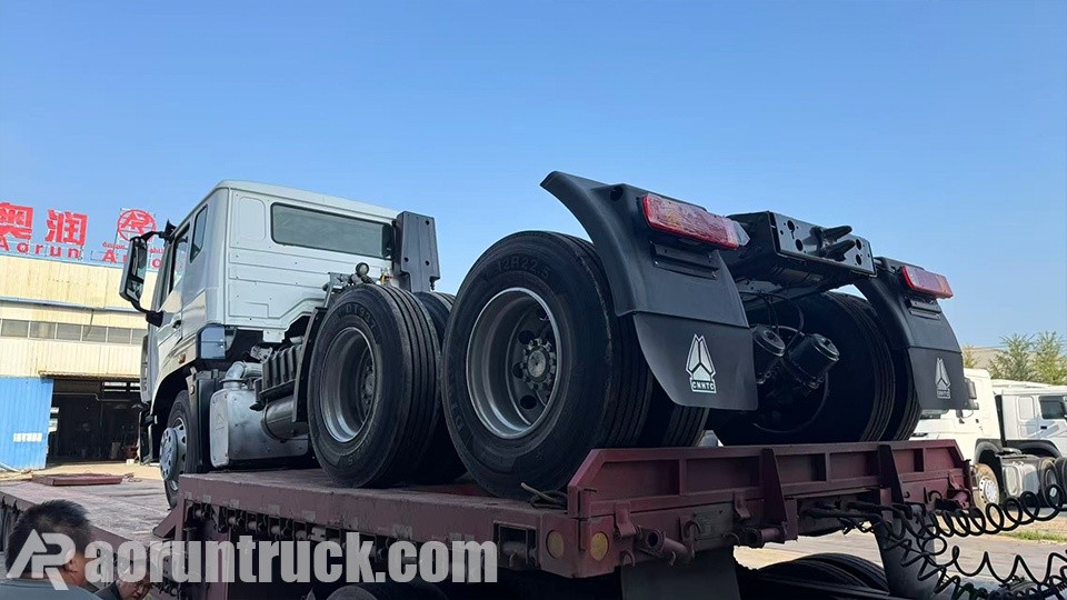 Caminhões-tratores Sinotruk HOWO NX 6x4 recondicionados enviados para Madagascar