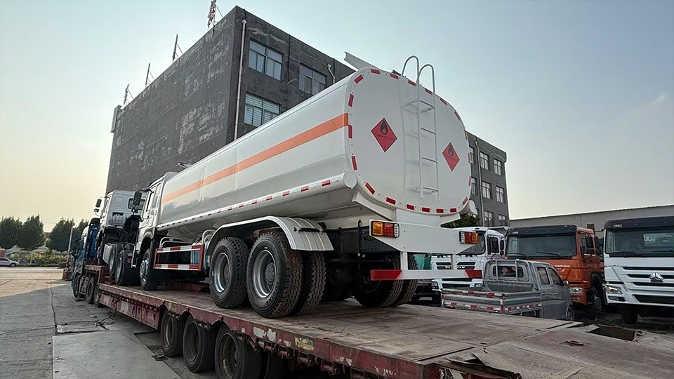 Caminhões-tratores e caminhões-tanque de combustível Sinotruk recondicionados para Ruanda transport Rwanda