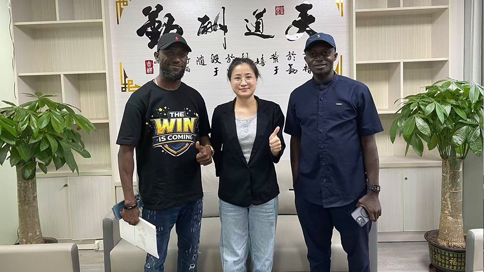 Delegação de Logística de Serra Leoa Visita o Escritório em Guangzhou caminhão trator TX