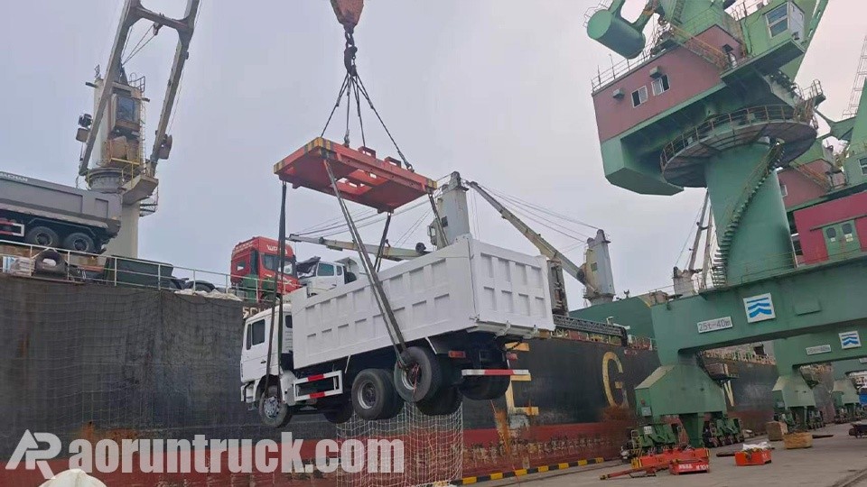 Caminhões basculantes HOWO 6x4 para a Libéria caminhão basculante de 10 rodas
