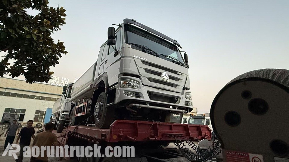 Caminhões-pipa SINOTRUK HOWO de 20,000L despachados para Angola fabricante de caminhões-pipa de 20,000 litros