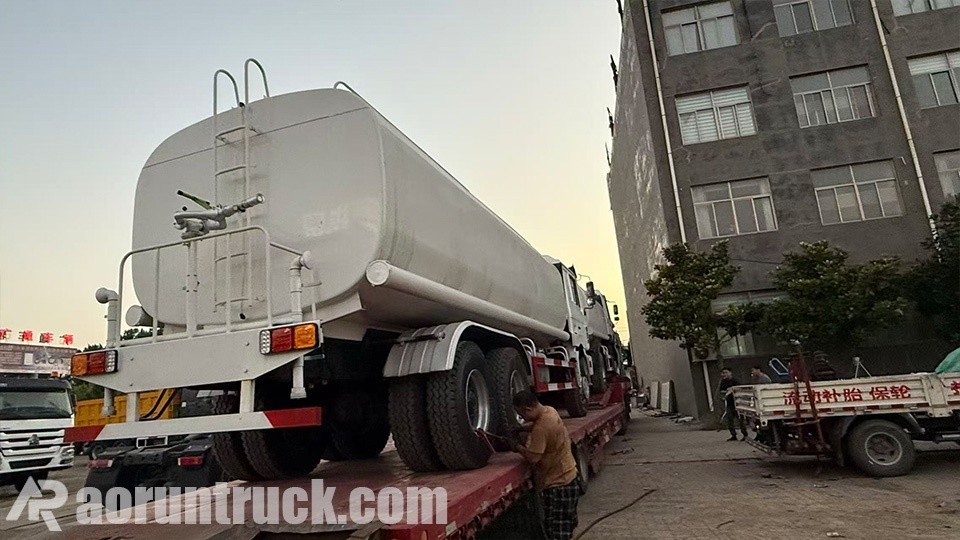 Caminhões-pipa SINOTRUK HOWO de 20,000L despachados para Angola caminhão de aspersão de água de 20000L direto