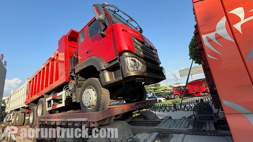 exportador de caminhões basculantes 6x4 Envio de dois modelos para Botsuana: 1 unidade SINOTRUK HOWO TX 6x4 e 1 unidade Hohan 6x4 de caminhão basculante entregues