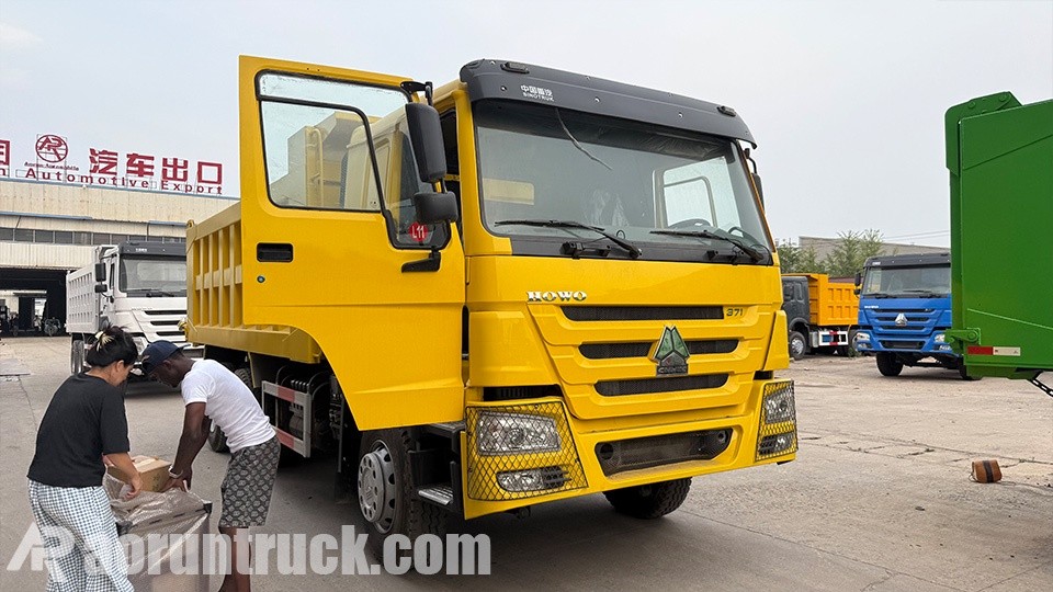 Cliente da Guiné visita o escritório da Aorun em Guangzhou para negociar o pedido de caminhões basculantes SINOTRUK HOWO 6x4 fornecedor de caminhões basculantes de 10 rodas em Guangzhou