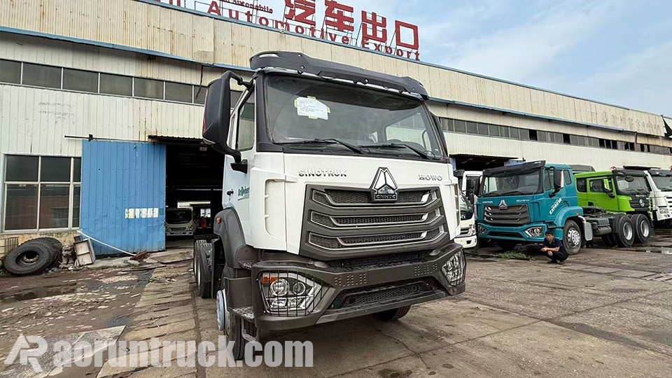 Cliente nigeriano audita a linha de produção do caminhão-trator Sinotruk Hohan 6x4 na fábrica da Aorun 2