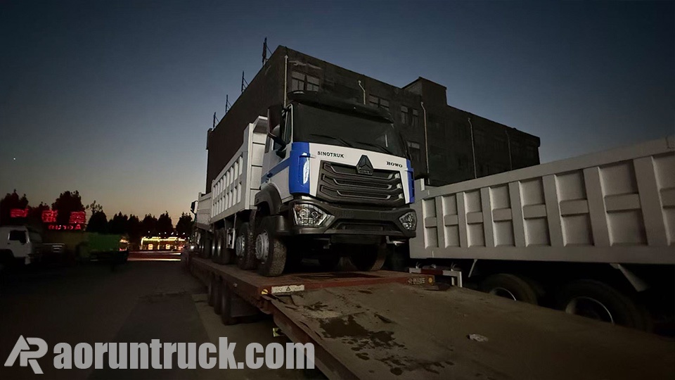 Dois caminhões basculantes Sinotruk Howo-Hohan 8x4 enviados para Madagáscar. Dois caminhões basculantes Sinotruk Howo-Hohan 8x4 enviados para Madagáscar.