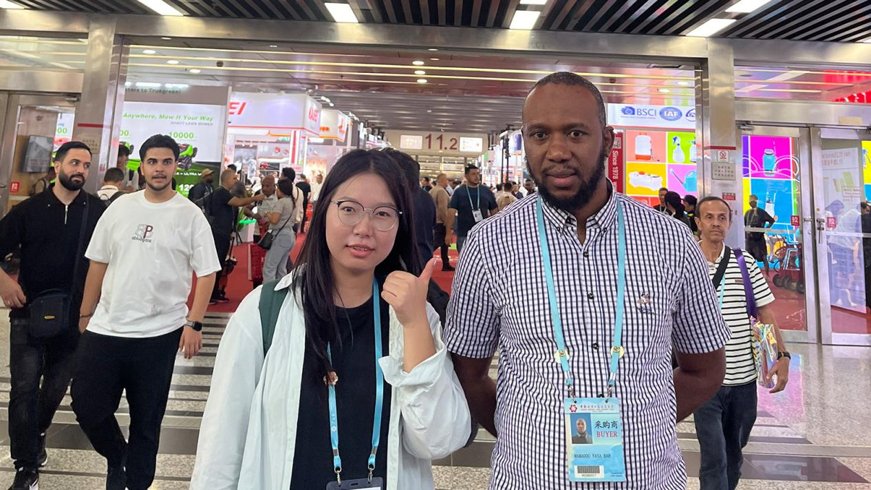 Cliente de Guinea está comprando un camión tractor Shacman