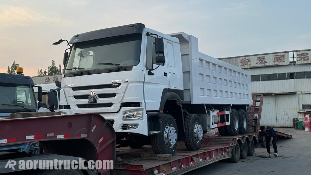 12 wheels HOWO dump truck was sent to the Port of Lagos, Nigeria(1)