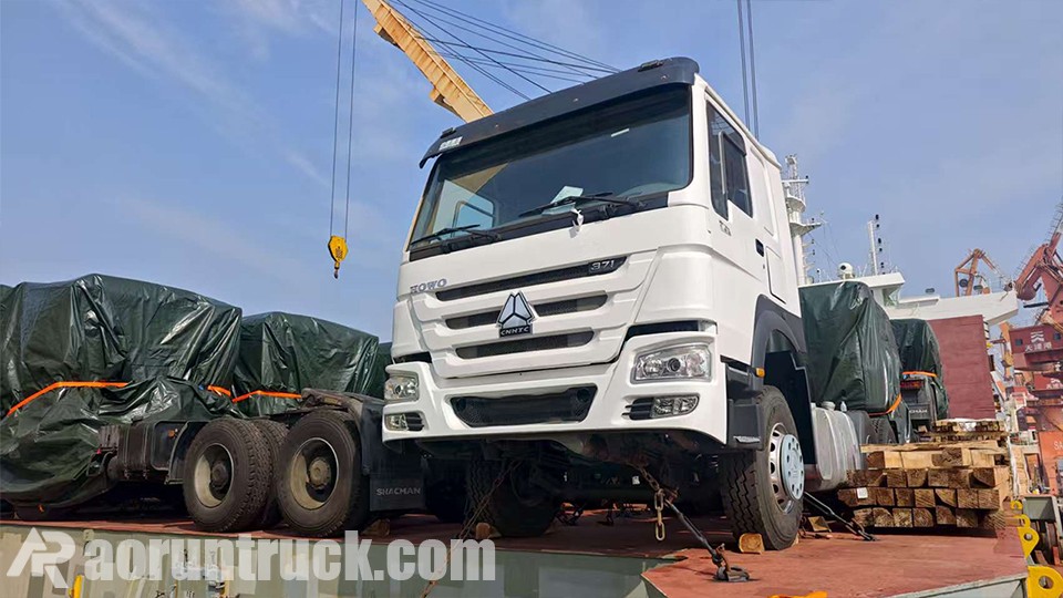 Howo 6x4 tractor trucks are being shipped to the Democratic Republic of Congo.